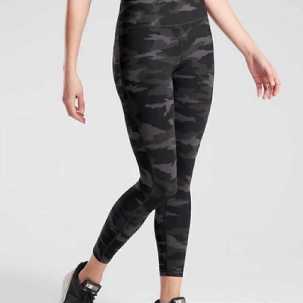 Athleta 7/8 Ultimate Stash Pocket Camouflage Leggings